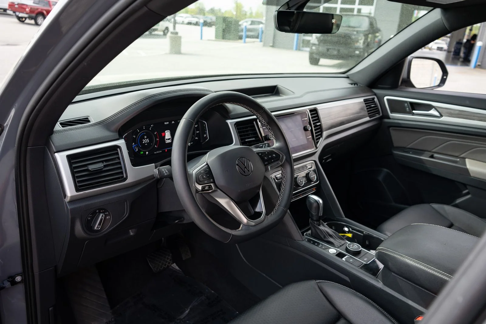 Used 2022  Volkswagen 2.0T SE w/Technology image 13