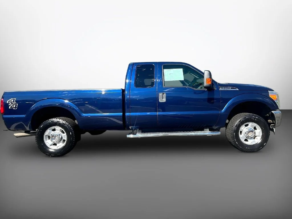 Used 2012 Dark Blue Pearl Metallic Ford XLT image 8