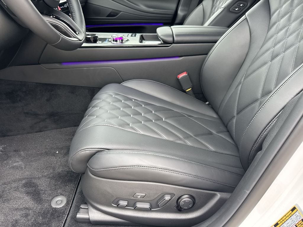 New 2026 White Genesis 3.5T PRESTIGE BLACK image 14