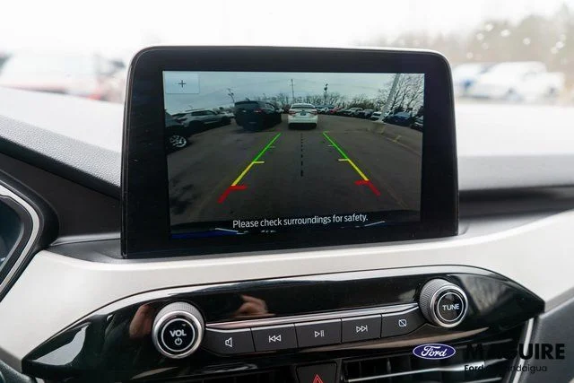 Used 2022 Blue Ford SE image 22
