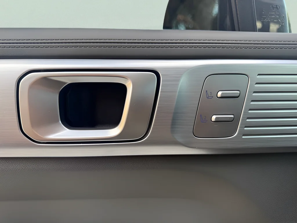 Used 2024 Earthy Brass Matte Hyundai Calligraphy image 25