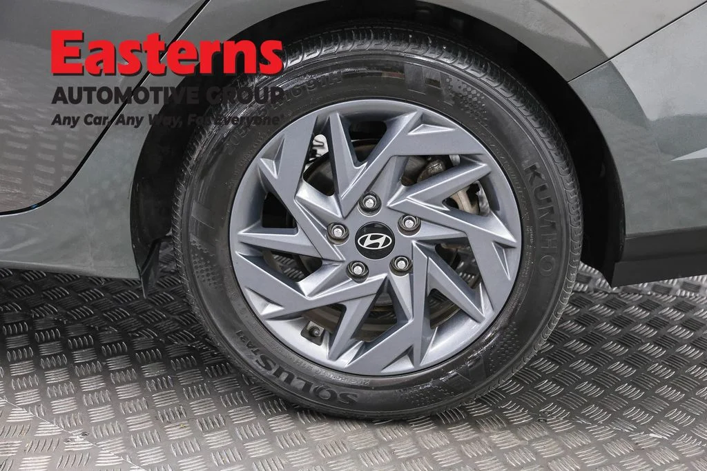 Used 2024 Gray Hyundai SEL image 32