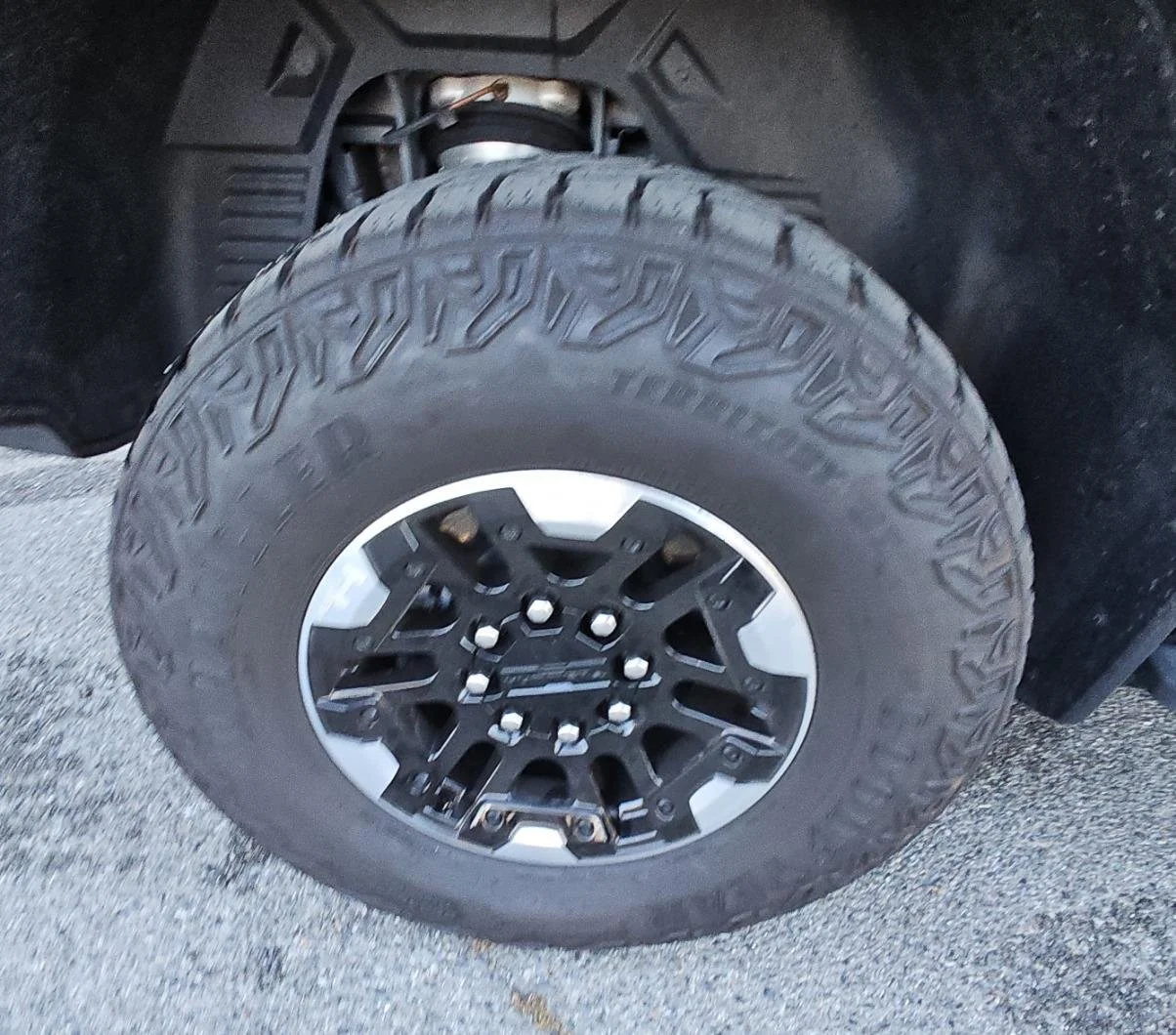 Used 2024 Meteorite Metallic (Grey) GMC 2X image 24