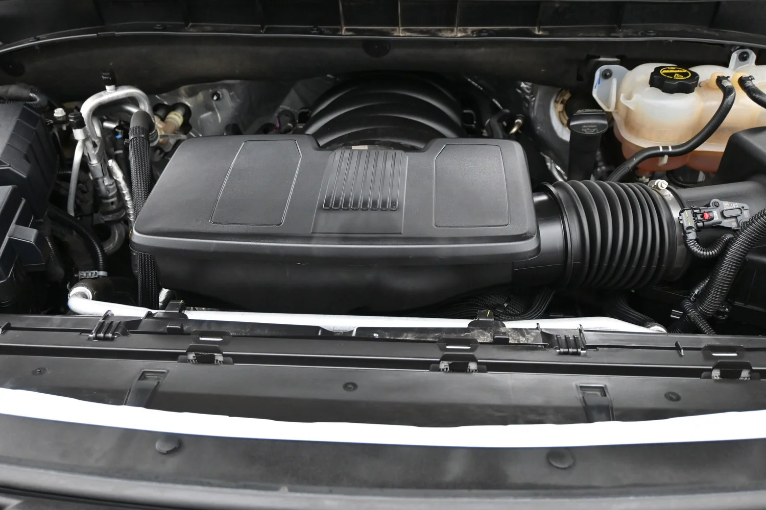 Used 2025 Summit White Chevrolet LT image 10