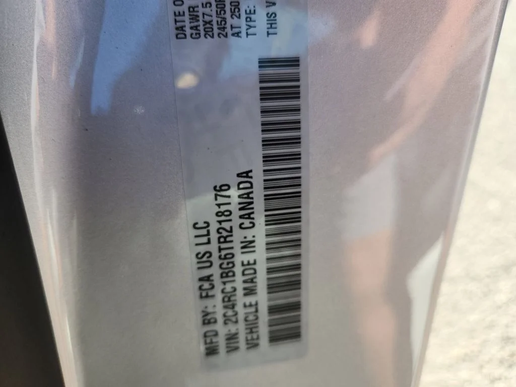 New 2026 Silver Mist Clear-Coat Exterior Paint Chrysler Select image 33