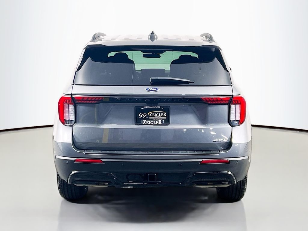 Used 2025 Carbonized Gray Metallic Ford ST-Line image 6