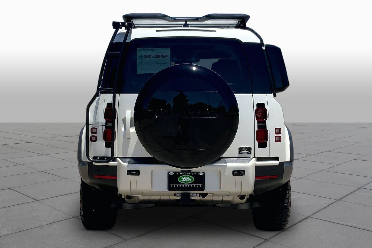Used 2024 Santorini Black Metallic Land Rover S image 4