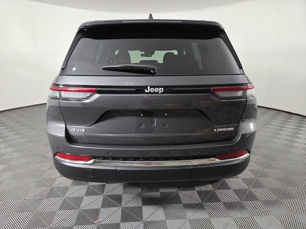 New 2026 Baltic Gray Metallic Clear-Coat Exterior Paint Jeep Laredo image 6