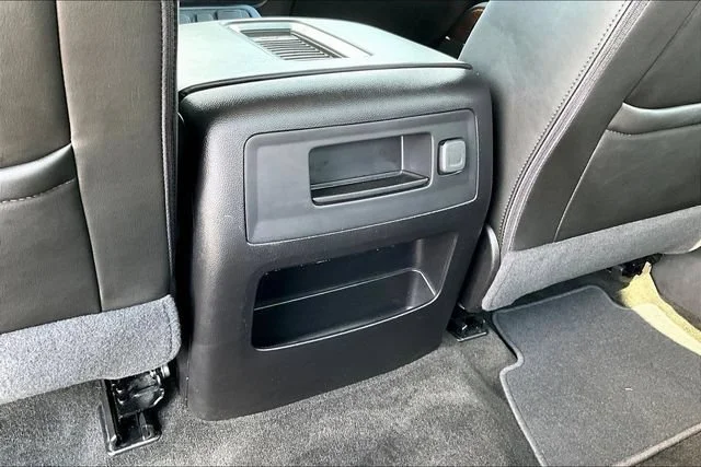 Used 2018 WHITE FROST TRICOAT GMC Denali image 11
