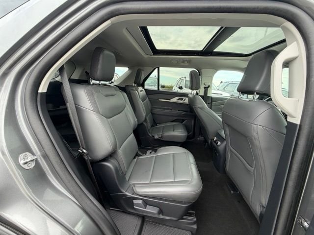 Used 2025 Gray Ford Active image 15