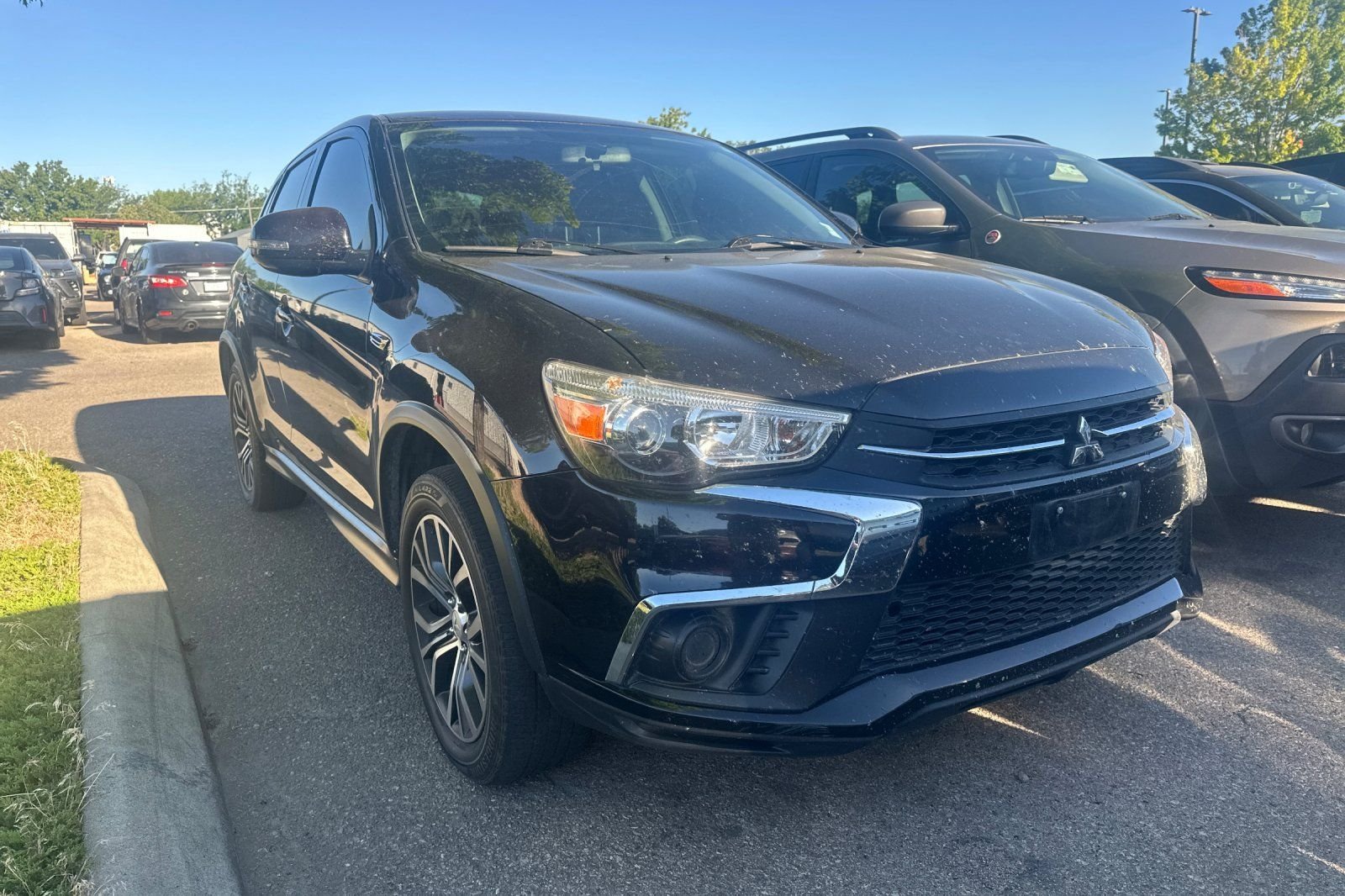 Used 2019  Mitsubishi 2.0 ES image 2