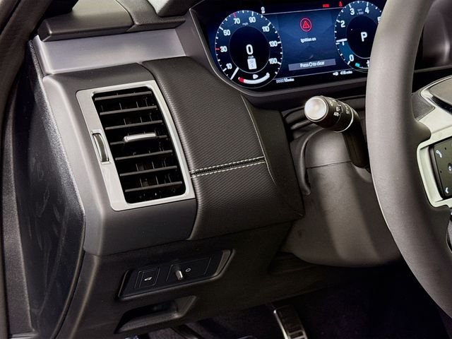 New 2026 Santorini Black Land Rover Dynamic SE image 10