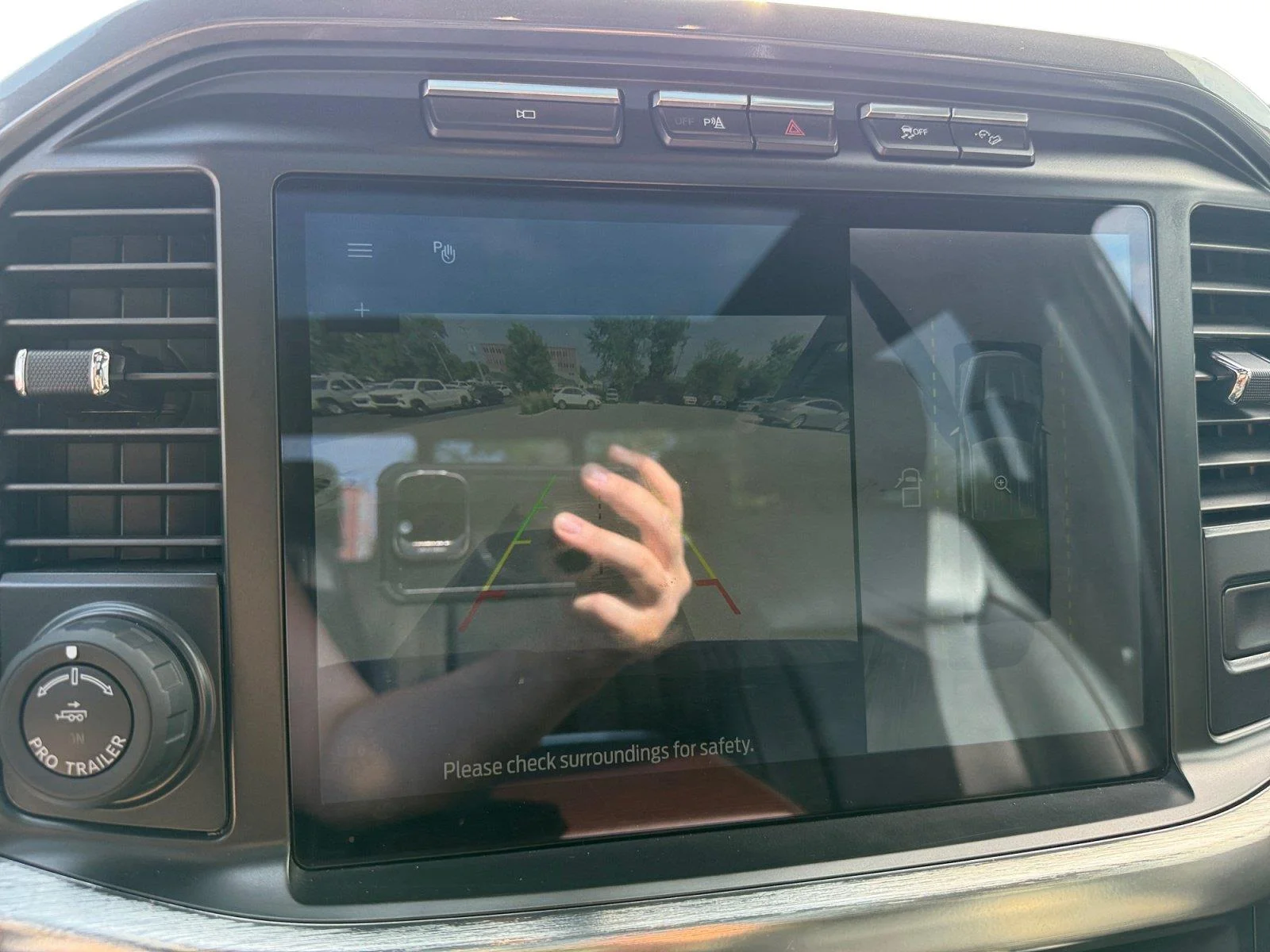 Used 2023 Iconic Silver Ford LARIAT image 19