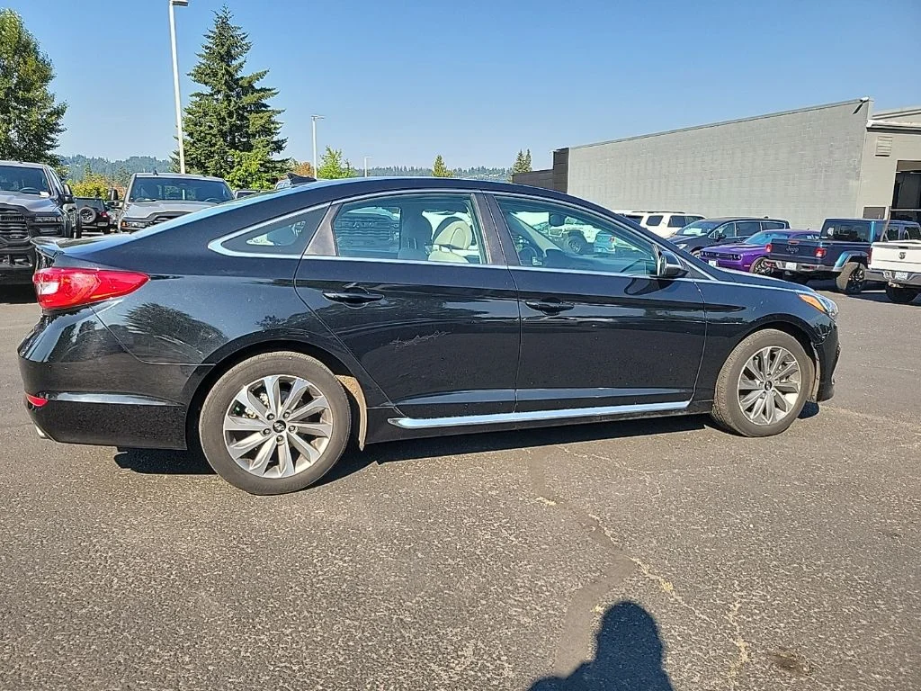Used 2015 Phantom Black Hyundai Sport image 6