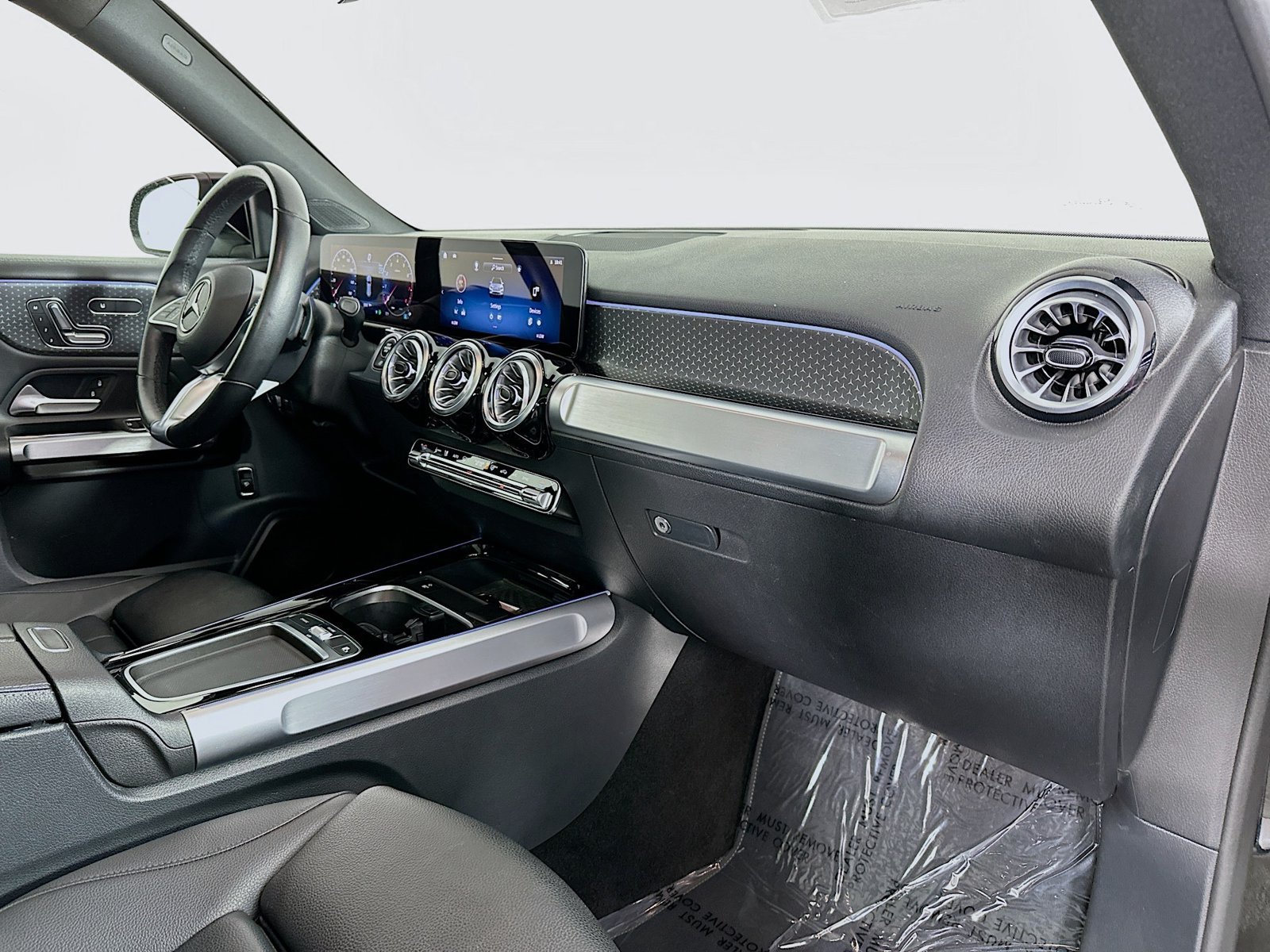Used 2025 Black Mercedes-Benz GLB 250 image 27
