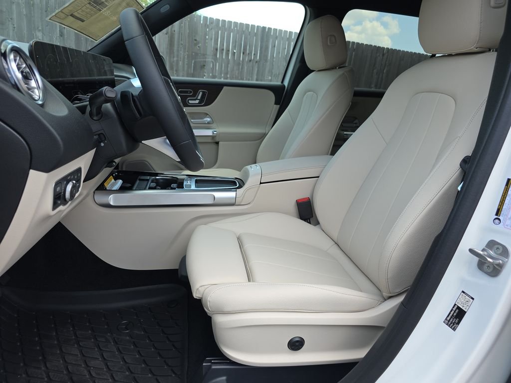 New 2026 White Mercedes-Benz GLB 250 image 10