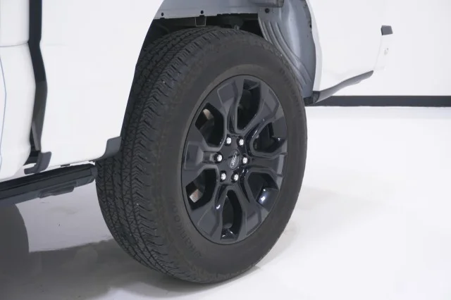 Used 2023 WHITE Ford Platinum image 11