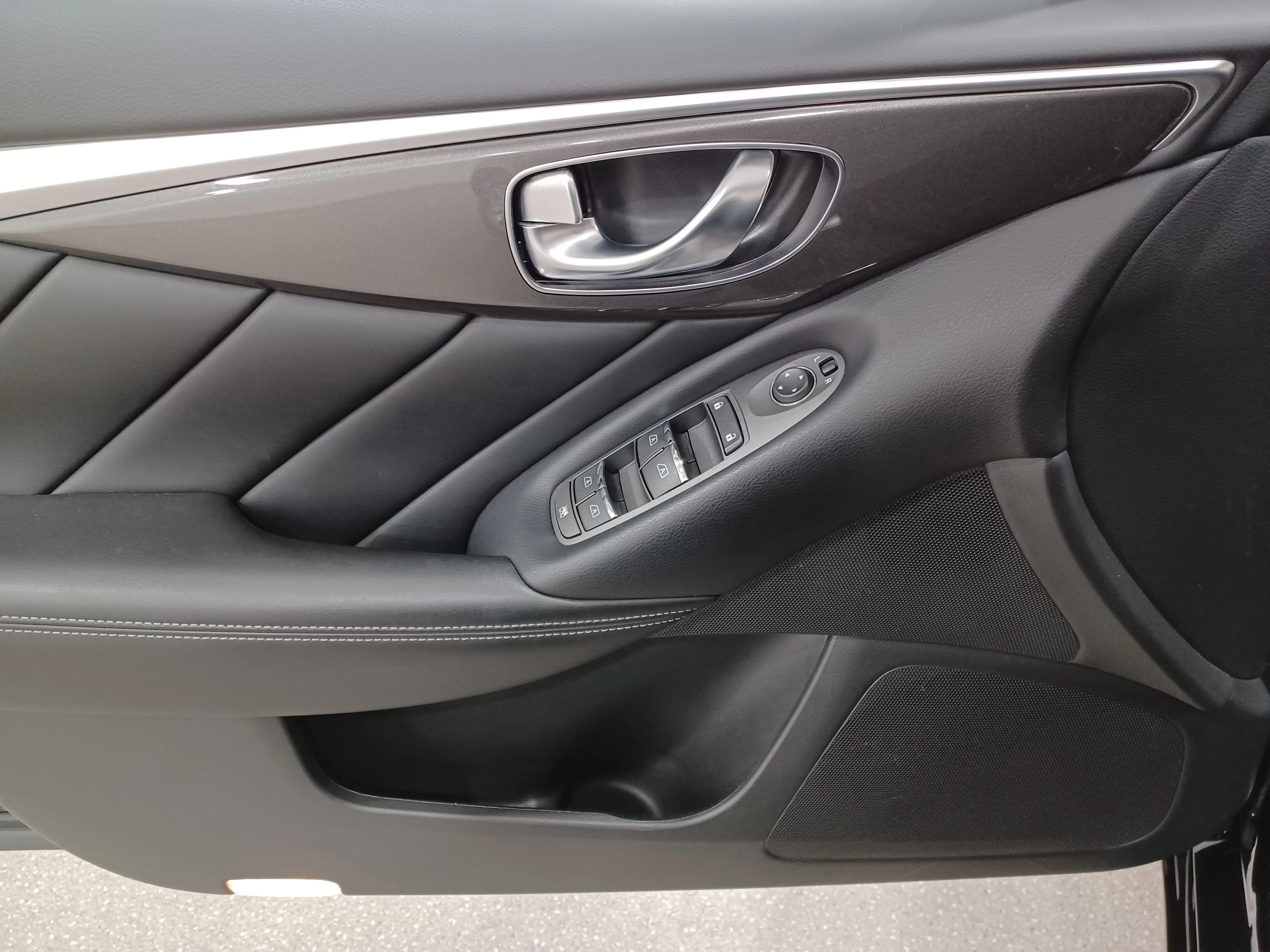Certified Used 2022 Black Obsidian INFINITI Pure AWD*Black Obsidian | Htd Leather | Htd Wheel | Rain Sense Wipers | Park Assist | Apple CarPlay image 8