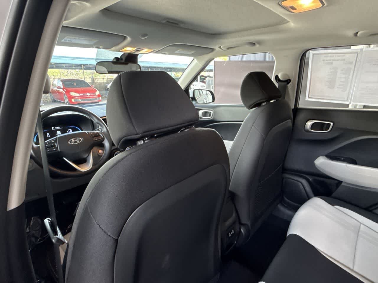 2025 Hyundai Venue SEL - Photo 23