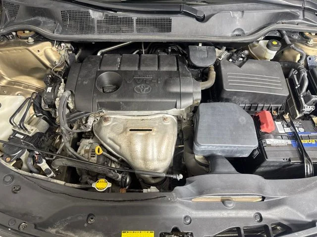 Used 2014 Gold Toyota LE image 9