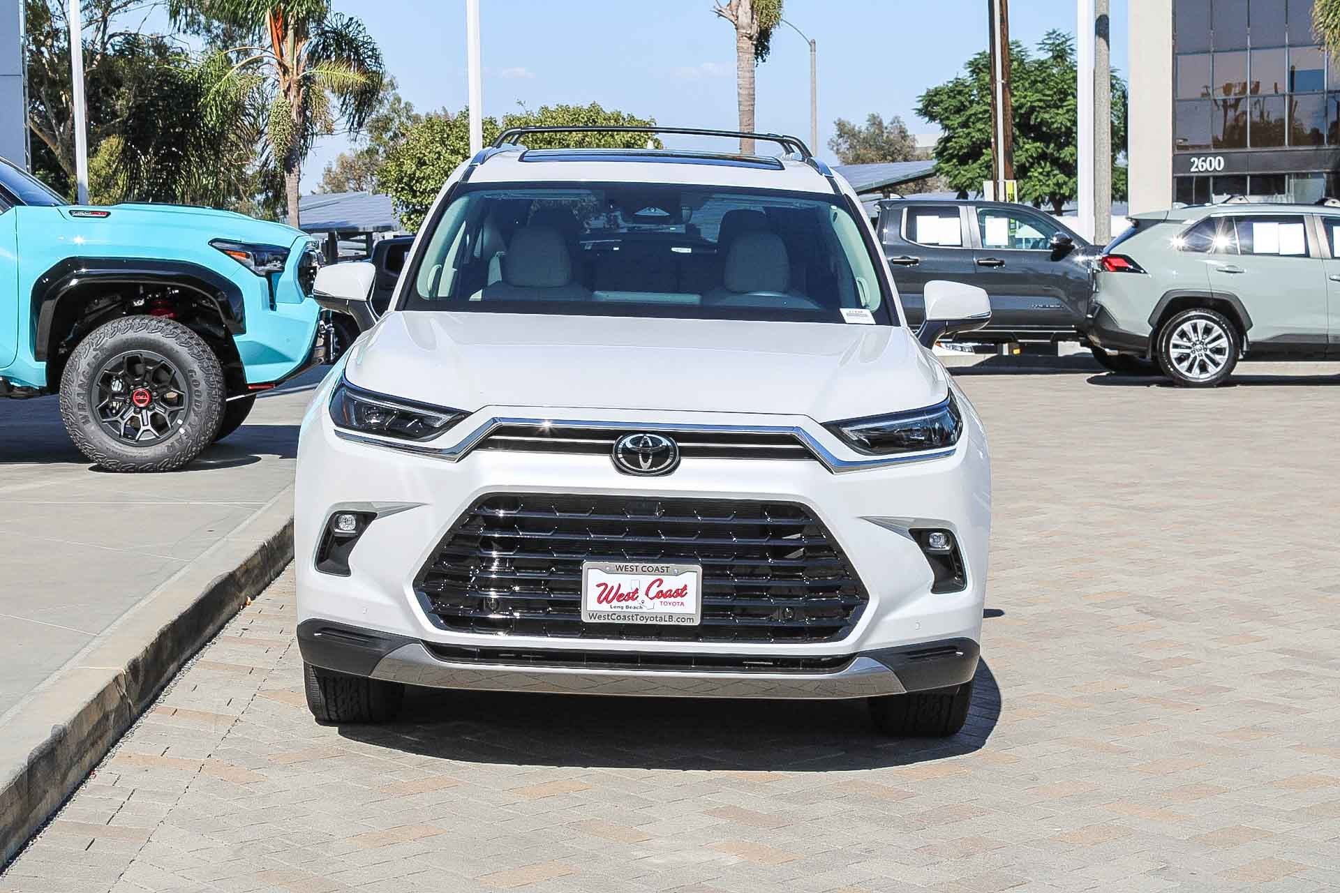 New 2026 Wind Chill Pearl <sup>1</sup> Toyota  Limited image 2
