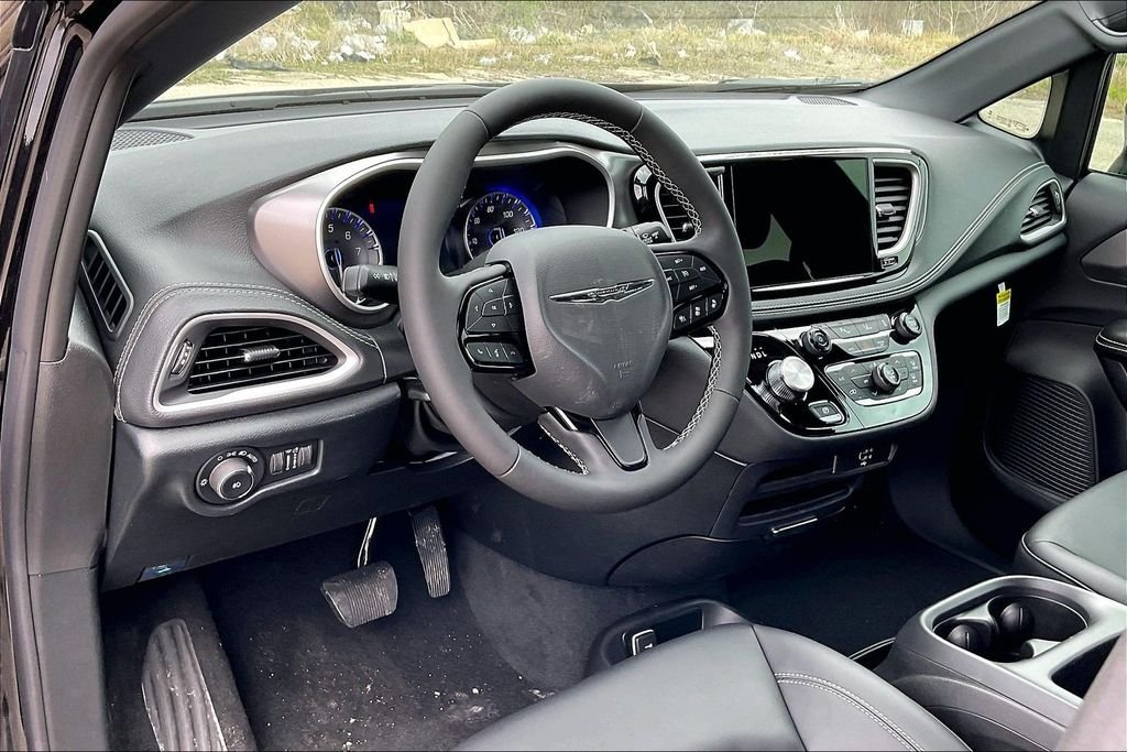 New 2026 Chrysler Pacifica Select 4D Passenger Van