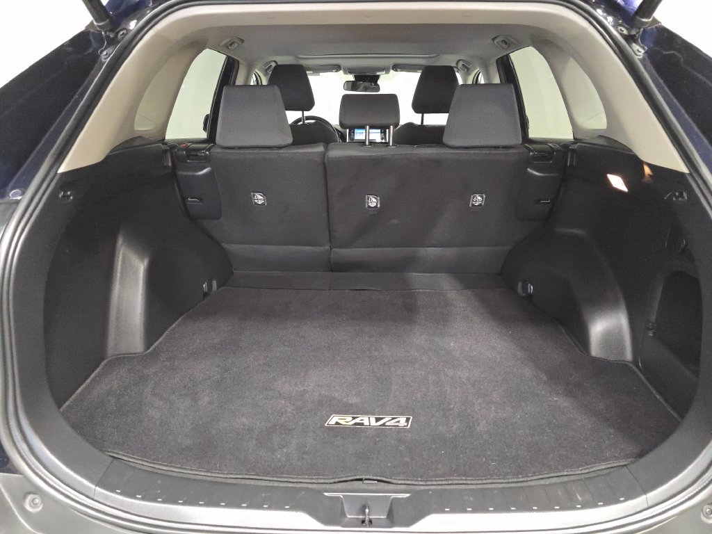 Used 2021  Toyota XLE image 21