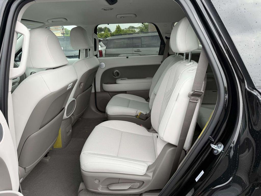 New 2026 Abyss Black Hyundai SEL 7P image 14