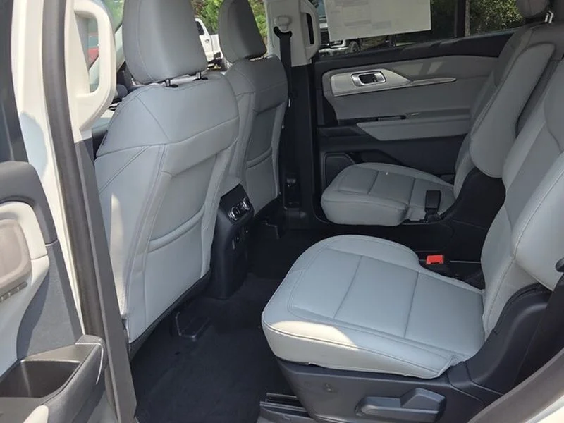 New 2026 Star White Metallic Tri-Coat Ford Active image 9