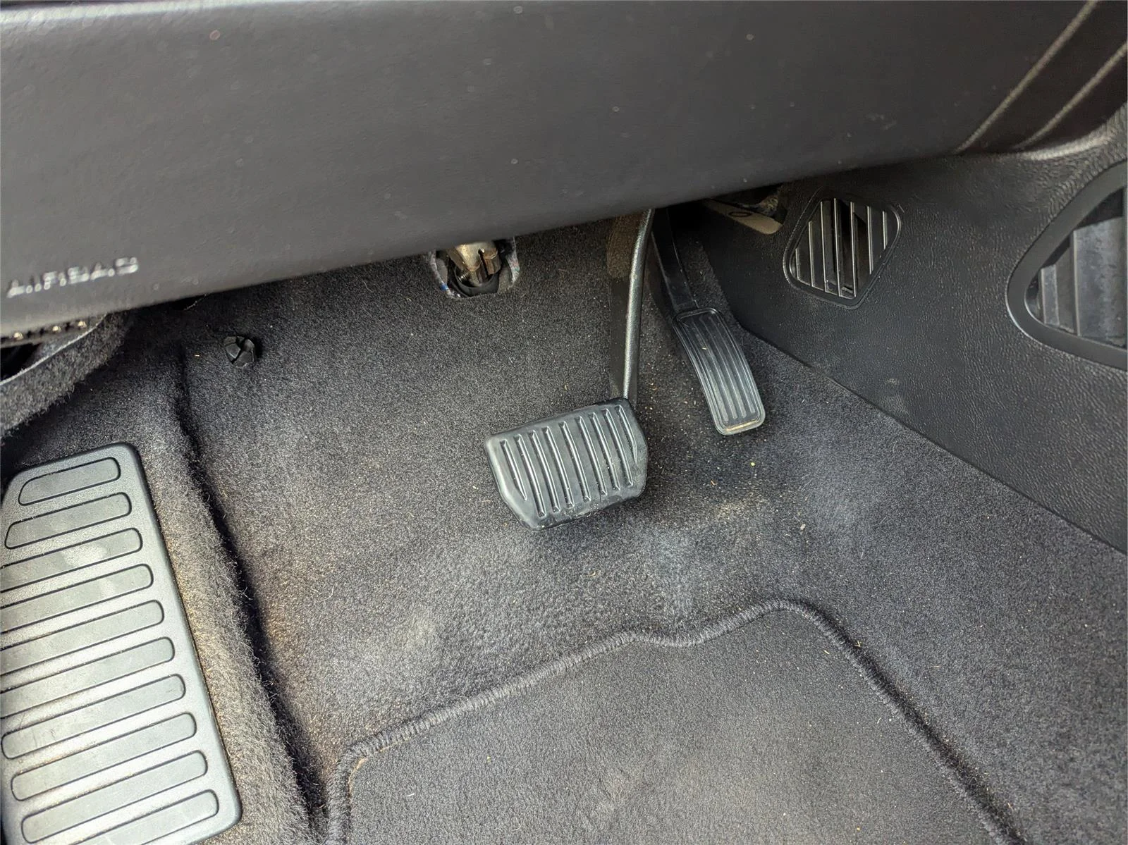 Used 2022 Agate Black Ford SEL image 27