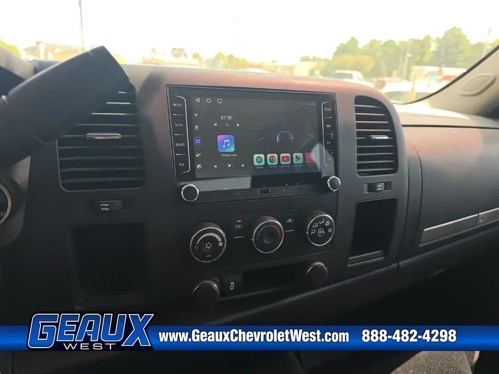 Used 2012 White Chevrolet LT image 20