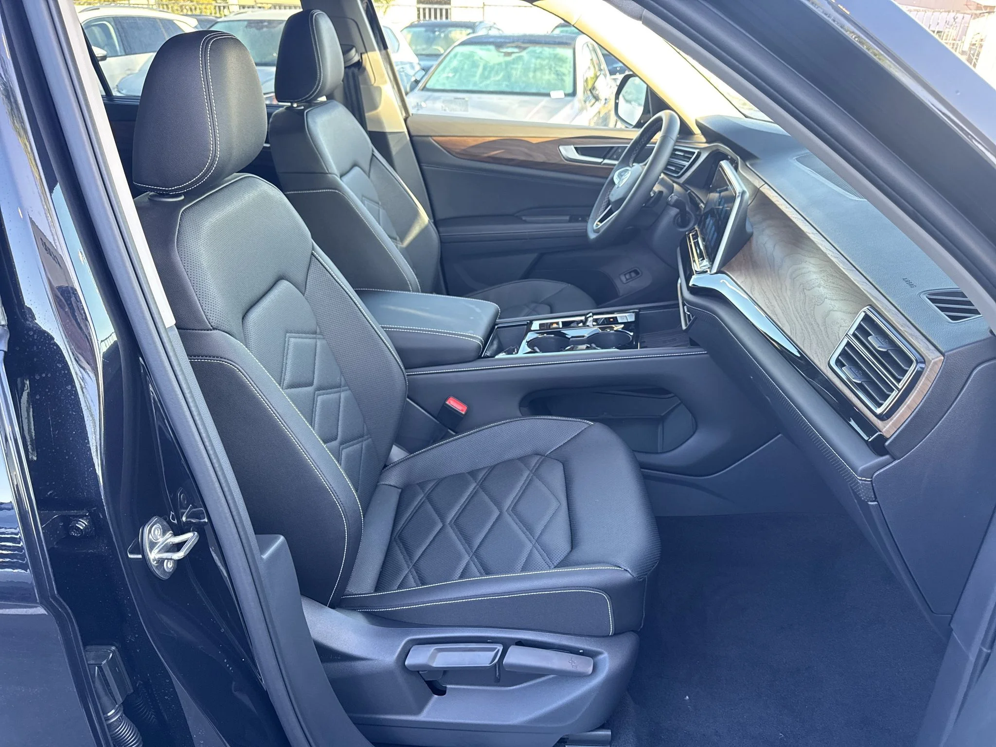 New 2026 Deep Black Pearl Volkswagen 2.0T SE w/Technology image 19