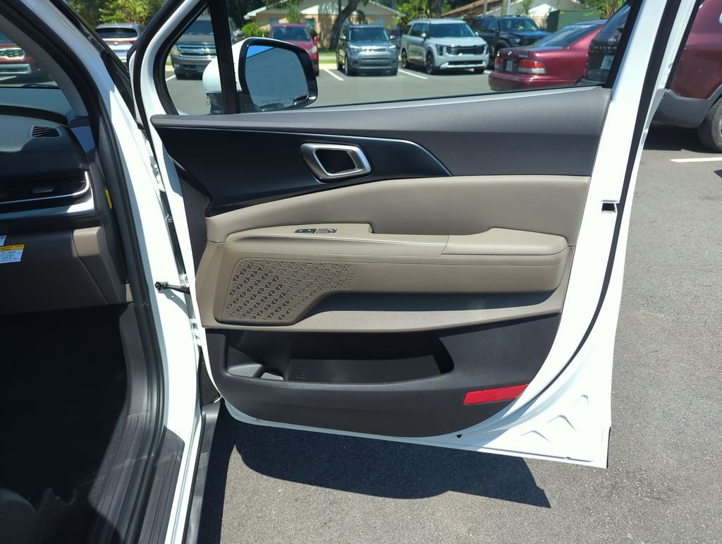 New 2027 Snow White Pearl Kia LX image 31