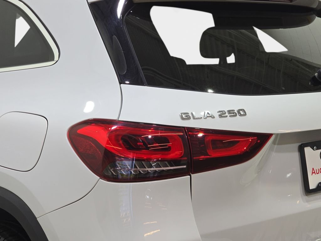 Used 2022  Mercedes-Benz GLA 250 image 36