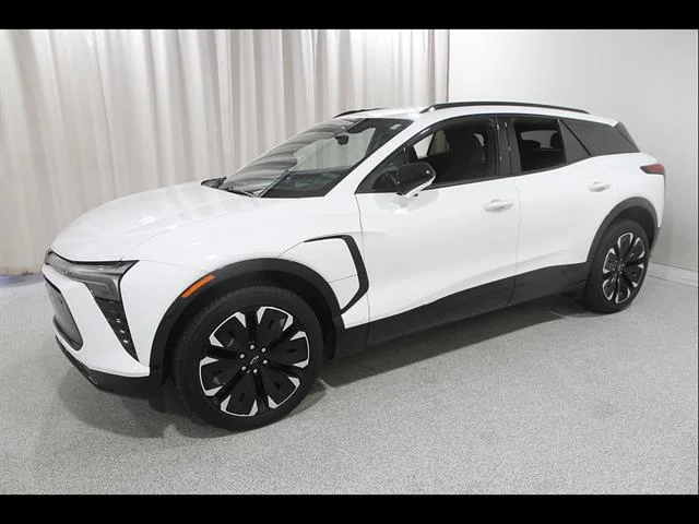 Certified Used 2024 Summit White Chevrolet RS image 3