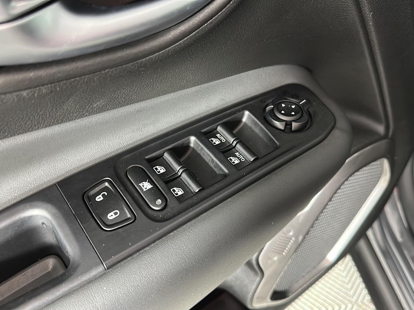 Used 2022 Gray Jeep  image 8