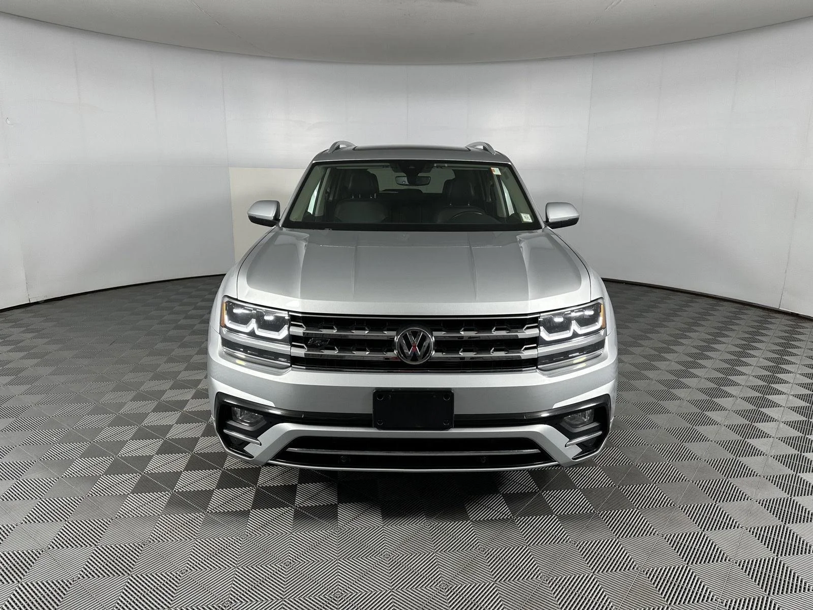 Used 2019 Platinum Gray Metallic Volkswagen 3.6L V6 SEL R-Line image 5