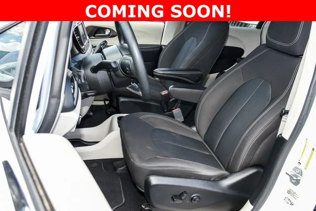 Used 2022 White Chrysler LX image 16
