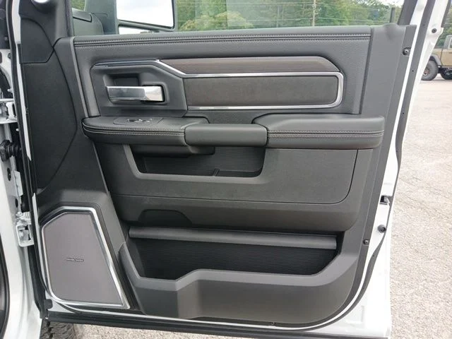 New 2026 Bright White Clear-Coat Exterior Paint RAM Laramie image 37
