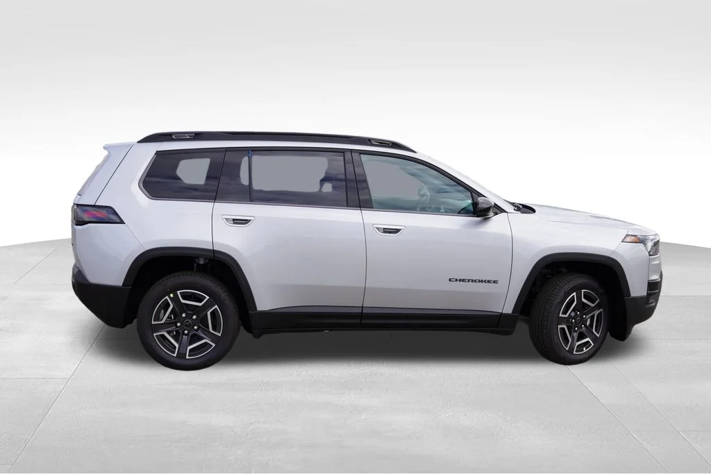New 2026 Silver Zynith Clearcoat Jeep Limited image 2