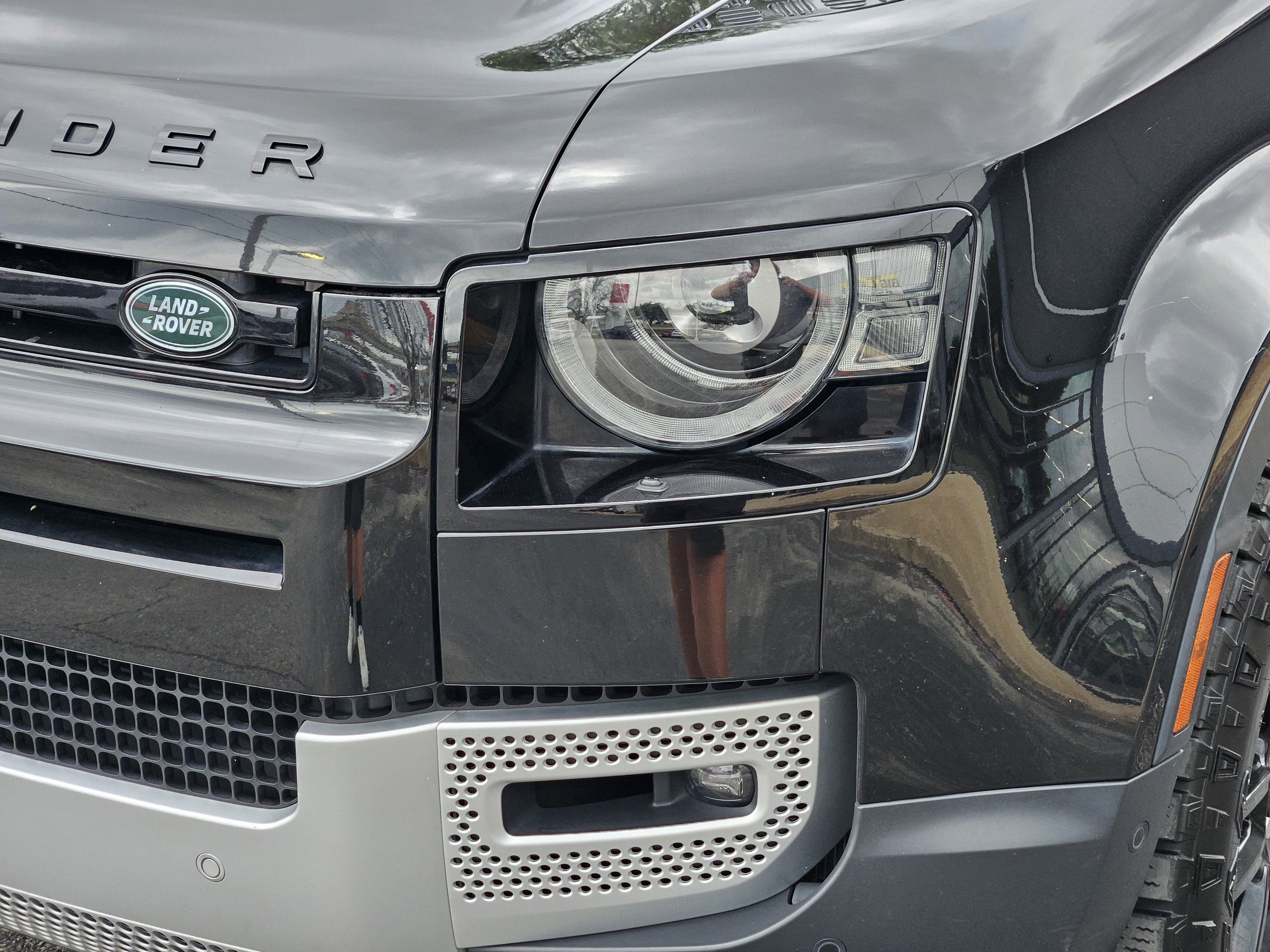 Used 2021  Land Rover 110 SE image 8