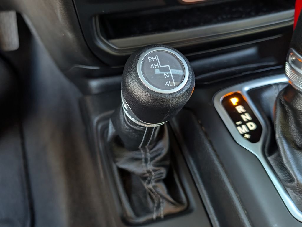 2025 Jeep Wrangler 4-Door Sahara - Photo 27