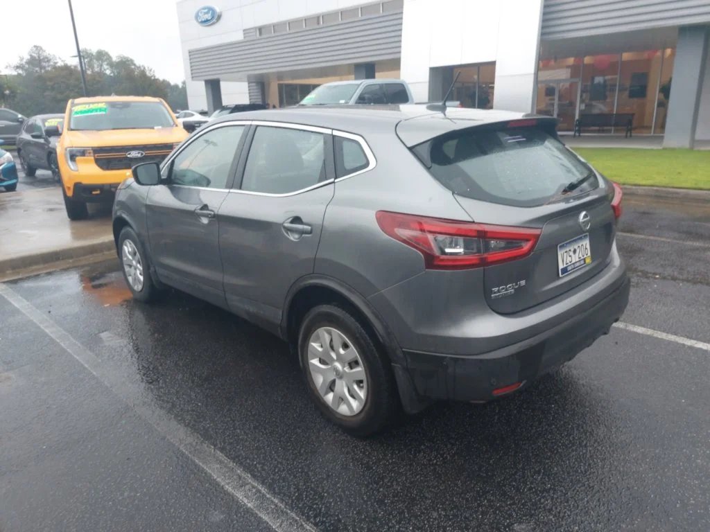 Used 2020 Gray Nissan S image 6