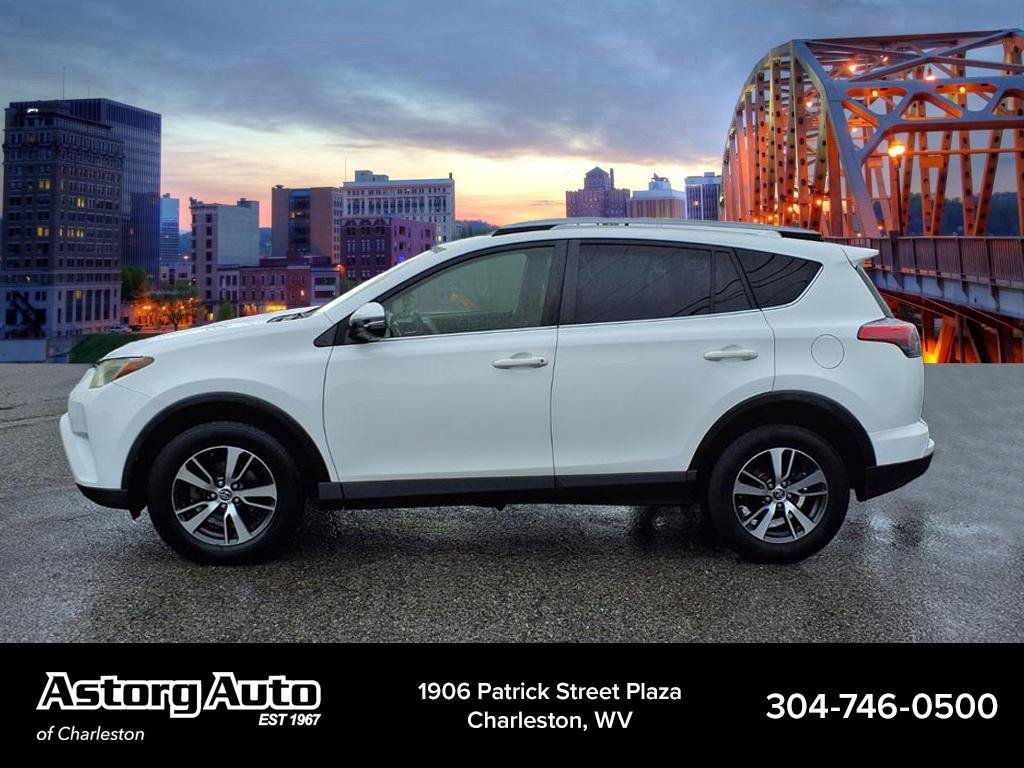 Used 2018 White Toyota XLE image 6