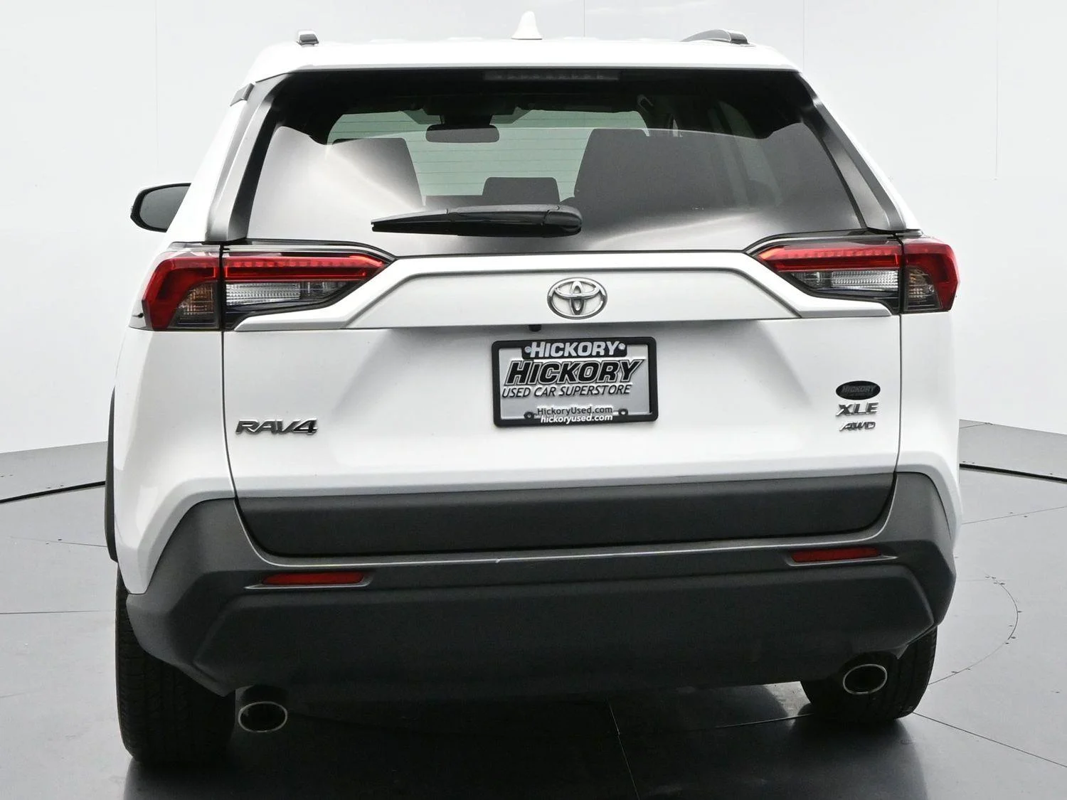 Used 2022 White Toyota XLE image 6