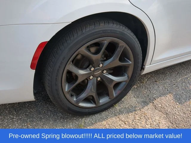 Used 2020 White Chrysler Touring image 14