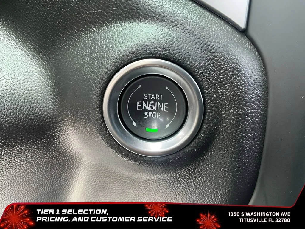 Used 2024 Summit White GMC Pro image 28