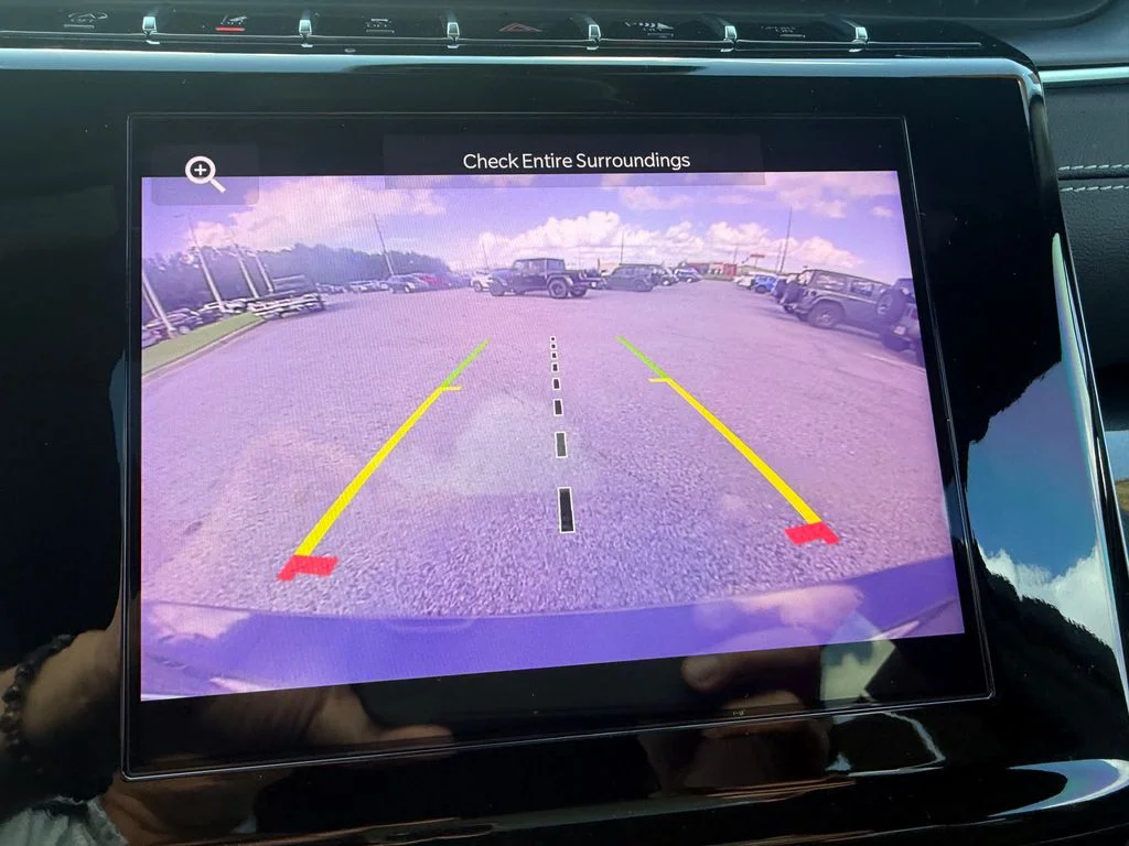 Used 2022 Gray Jeep Altitude image 13