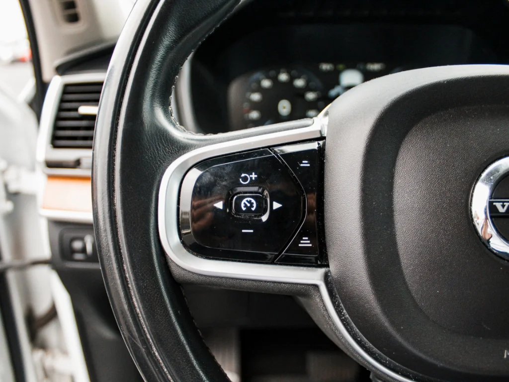 Used 2019 Crystal White Pearl Metallic Volvo Inscription image 13