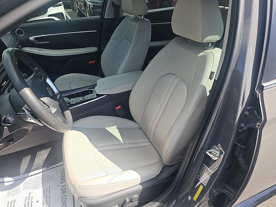 Used 2022 Hampton Gray Hyundai Limited image 16